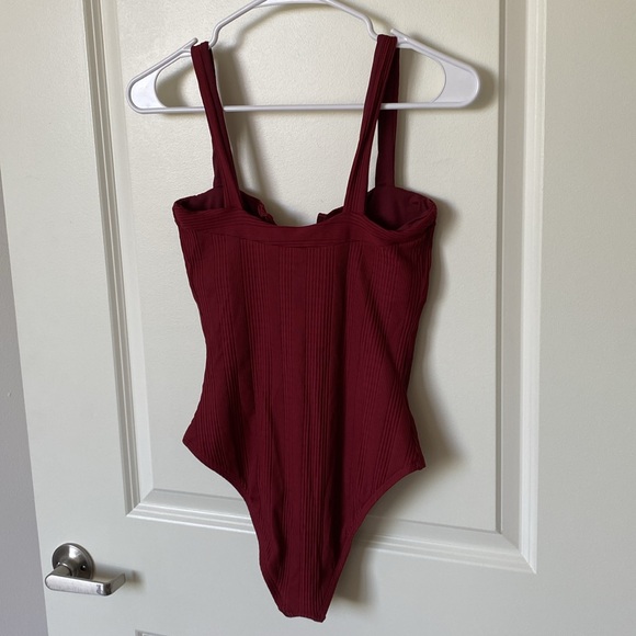 NWT L*SPACE Pointelle Rib Cha Cha One Piece Swimsuit Size 8 Burgundy - Picture 4 of 12